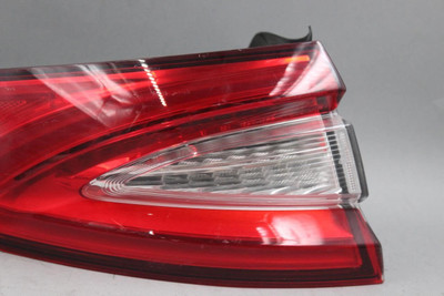 2017-2020 MASERATI LEVANTE LEFT DRIVER SIDE TAIL LIGHT OEM #44656 20670106