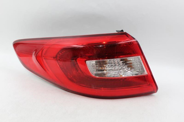 Left Driver Tail Light Quarter Panel Mounted 2015-2017 HYUNDAI SONATA OEM #18968 92401-C2000 high resolution2