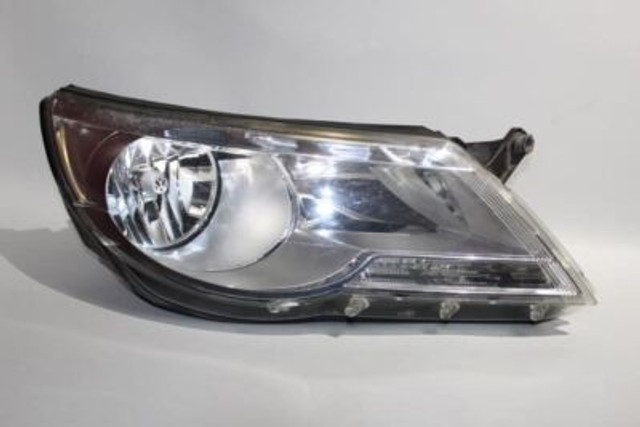 Right Passenger Headlight Halogen Fits 2009-2011 VOLKSWAGEN TIGUAN OEM #23940 5N1941032AC