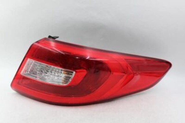Right Passenger Tail Light Quarter Panel Mounted 15-17 HYUNDAI SONATA OEM #22841 92402-C2000