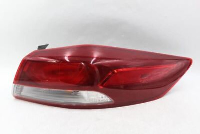 Right Passenger Tail Light Quarter Panel Mounted 17-18 HYUNDAI ELANTRA OEM 22559 92402-F20
