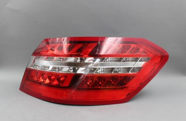 Right Passenger Tail Light 212 Type E300 Fits 2010-13 MERCEDES E-CLASS OEM 37092 2129060858