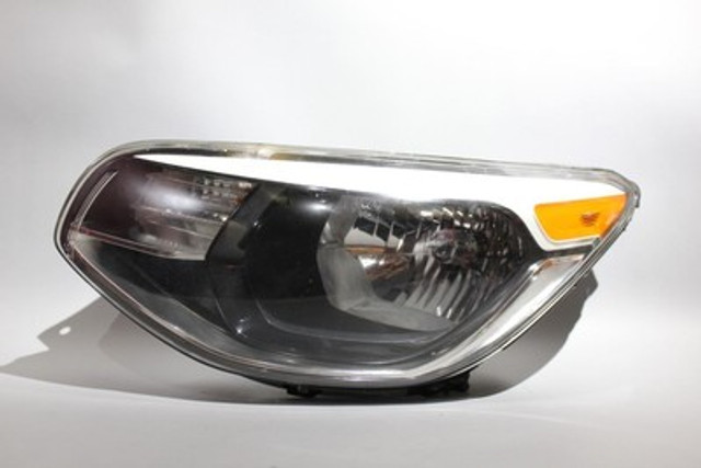 Passenger Headlight Model Halogen Without LED Accent 2014-2019 SOUL OEM #36815