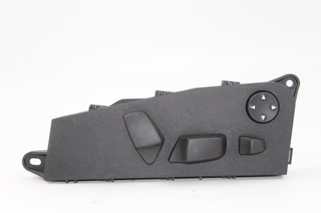 04-05 BMW E60 525i 530i FRONT RIGHT PASSENGER SEAT MEMORY CONTROL SWITCH #4909 high resolution2 04-05 BMW E60 525i 530i FRONT RIGHT PASSENGER SEAT MEMORY CONTROL SWITCH #4909 high resolution2