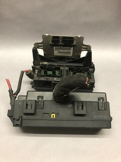 2007 2008 2009 DODGE DURANGO 4.7L FUSE BOX 04692192AA OEM 2007 2008 2009 DODGE DURANGO 4.7L FUSE BOX 04692192AA OEM