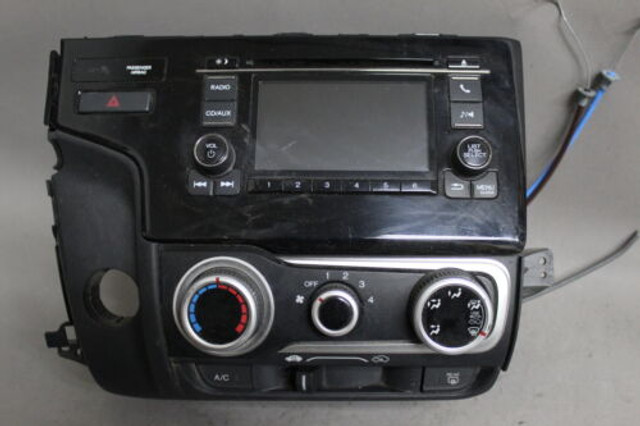 16 17 18 HONDA FIT AM/FM RADIO CD PLAYER STEREO RECEIVER 39100T5RA712M1 OEM 16 17 18 HONDA FIT AM/FM RADIO CD PLAYER STEREO RECEIVER 39100T5RA712M1 OEM