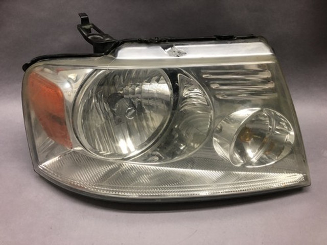 2004 2005 2006 2007 2008 FORD F150 EXC. HARLEY DAVIDSON RIGHT PASSENGER HEADLIGH