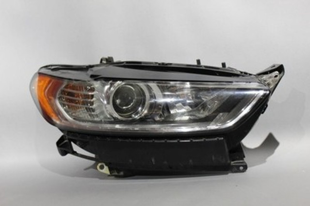 Right Passenger Headlight Halogen Fits 2013-2016 FORD FUSION OEM #40329 DS73-13W029-CD