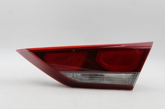 Right Passenger Tail Light Lid Mounted Fits 2017-2018 HYUNDAI ELANTRA OEM #40773 92404-F2000