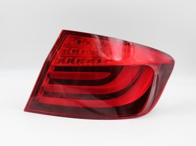 Right Passenger Tail Light Quarter Panel Mounted Fits 11-13 BMW 528i OEM #5936 173462-02