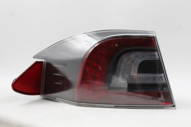 Left Driver Tail Light Outer Fits 2014 TESLA S OEM #45965 6005918-00-C