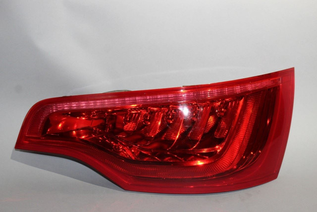 Right Passenger Tail Light Gate Mounted Fits 2010-2015 AUDI Q7 OEM #46708 4L0945094G