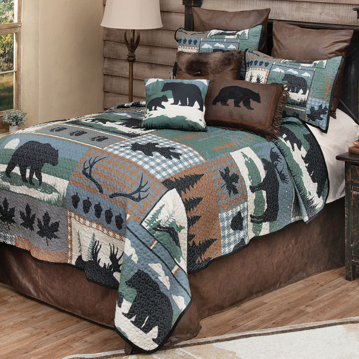 Twilight Woods Bear & Moose Quilt Bed Set - Queen