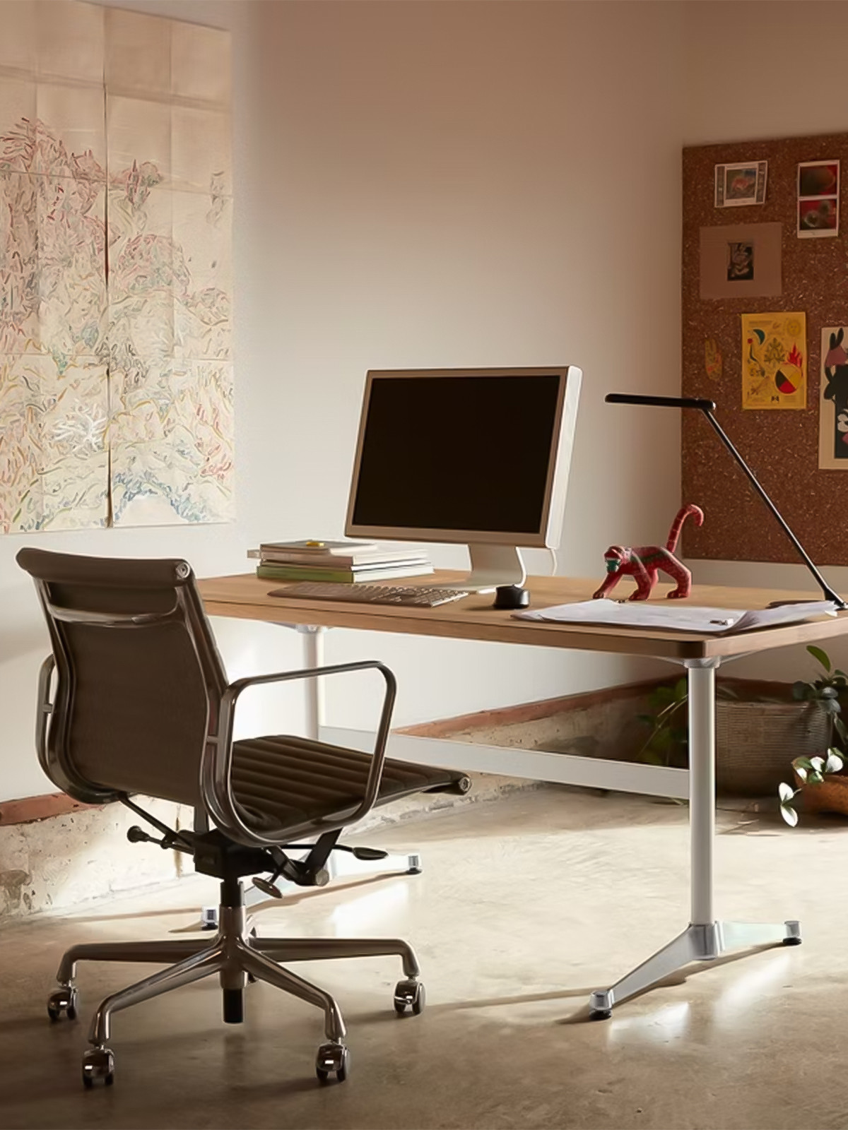 Eames® Aluminum Group Management Chair by Herman Miller - Classic
