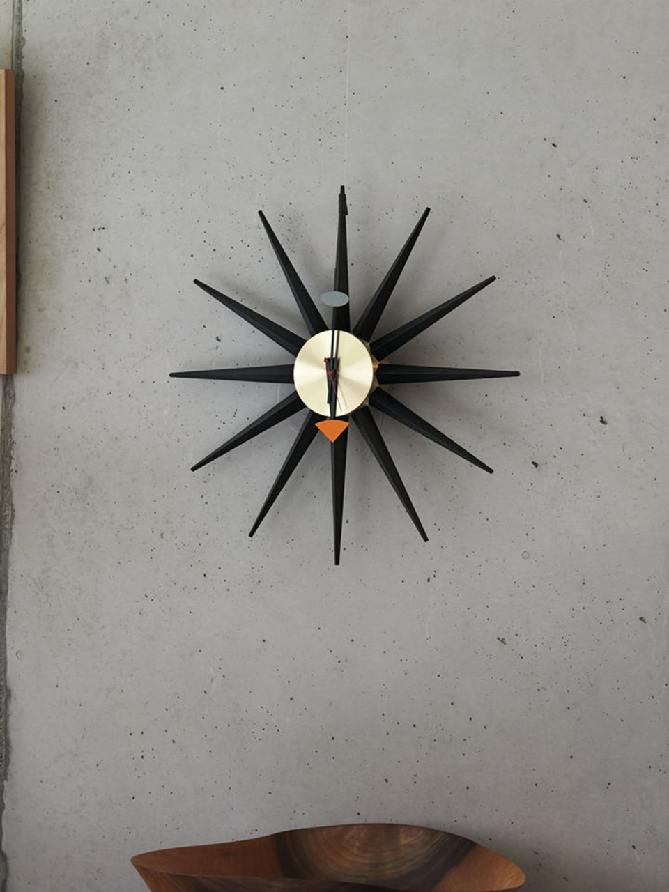 Nelson™ Sunburst Clock by Vitra | Mid-Century Elegant Timepiece