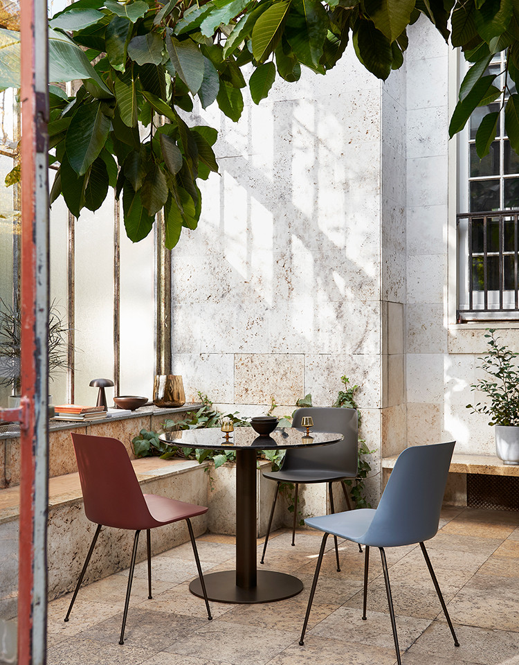 HW6 Rely Dining Chair by &Tradition - lifestyle view 1