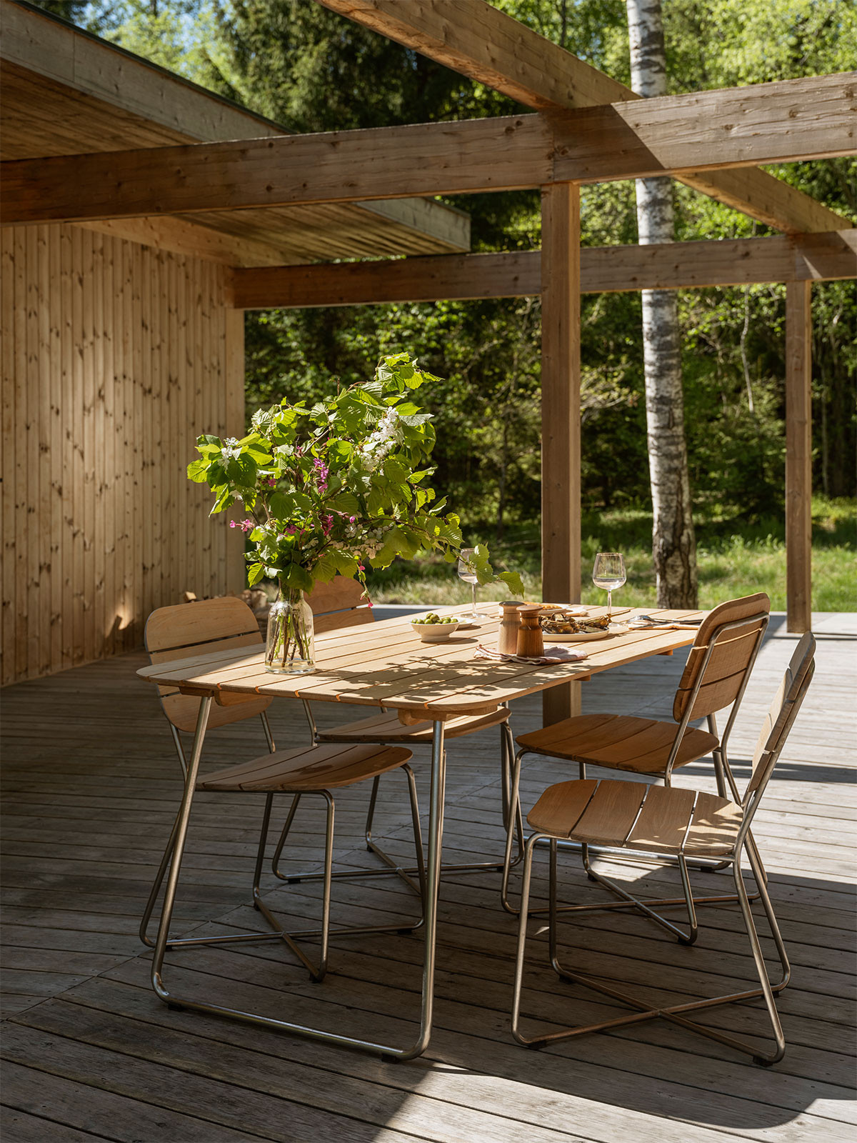 Lilium Dining Table by Fritz Hansen - lifestyle view 1