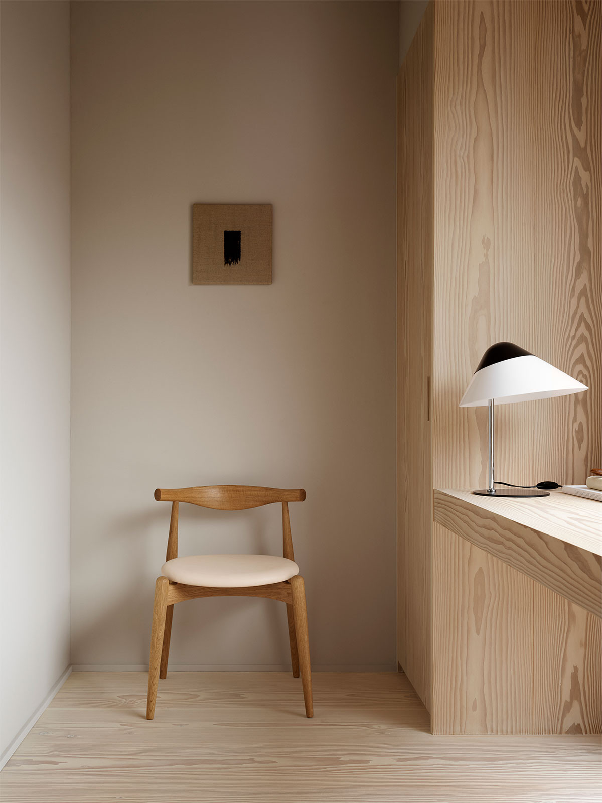 Buy CH20 Elbow Chair | Hans J. Wegner's Timeless Design & Comfort