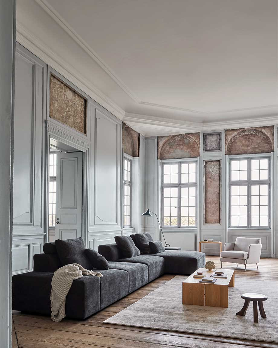 Block Sectional by Eilersen - lifestyle view 2