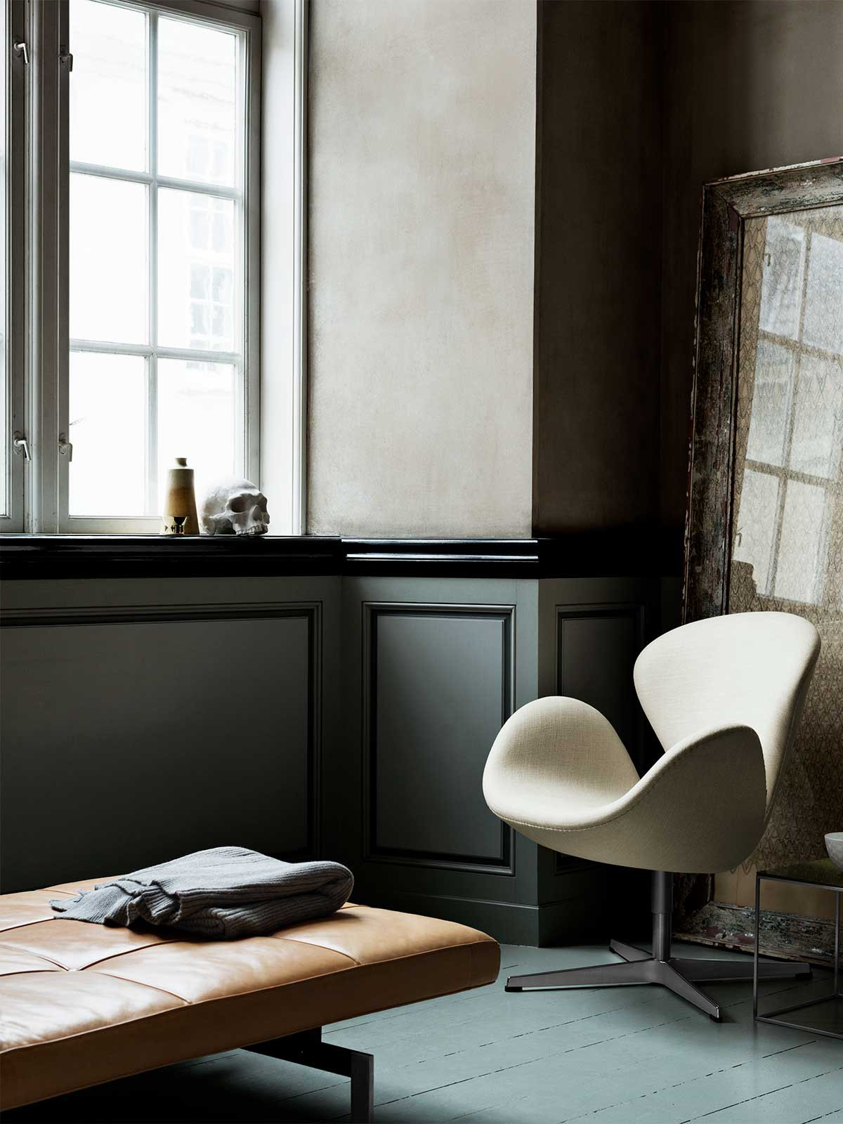 PK80™ Daybed by Fritz Hansen - lifestyle view 1