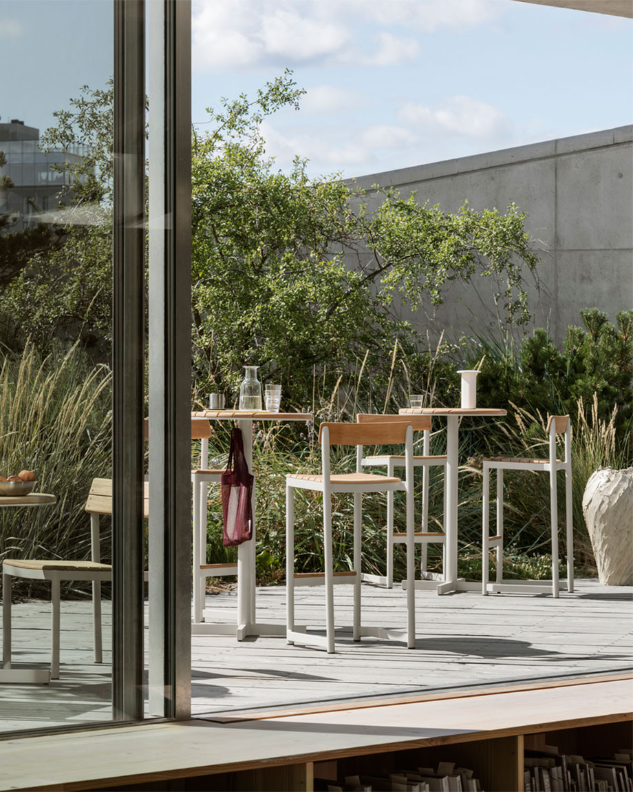 Pelagus Café Table by Fritz Hansen - lifestyle view 2