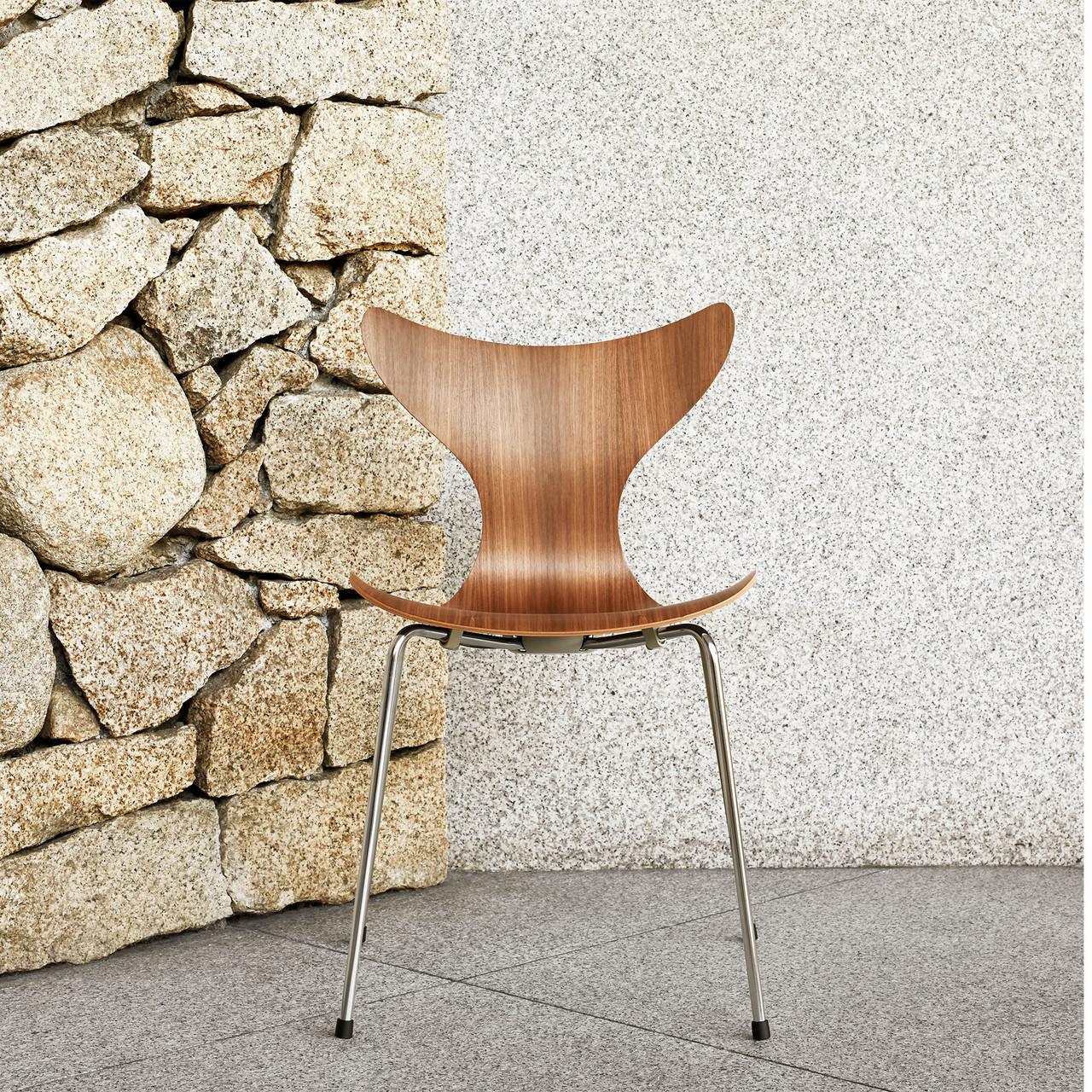 Lily™ Chair by Fritz Hansen | Elegant Design by Arne Jacobsen