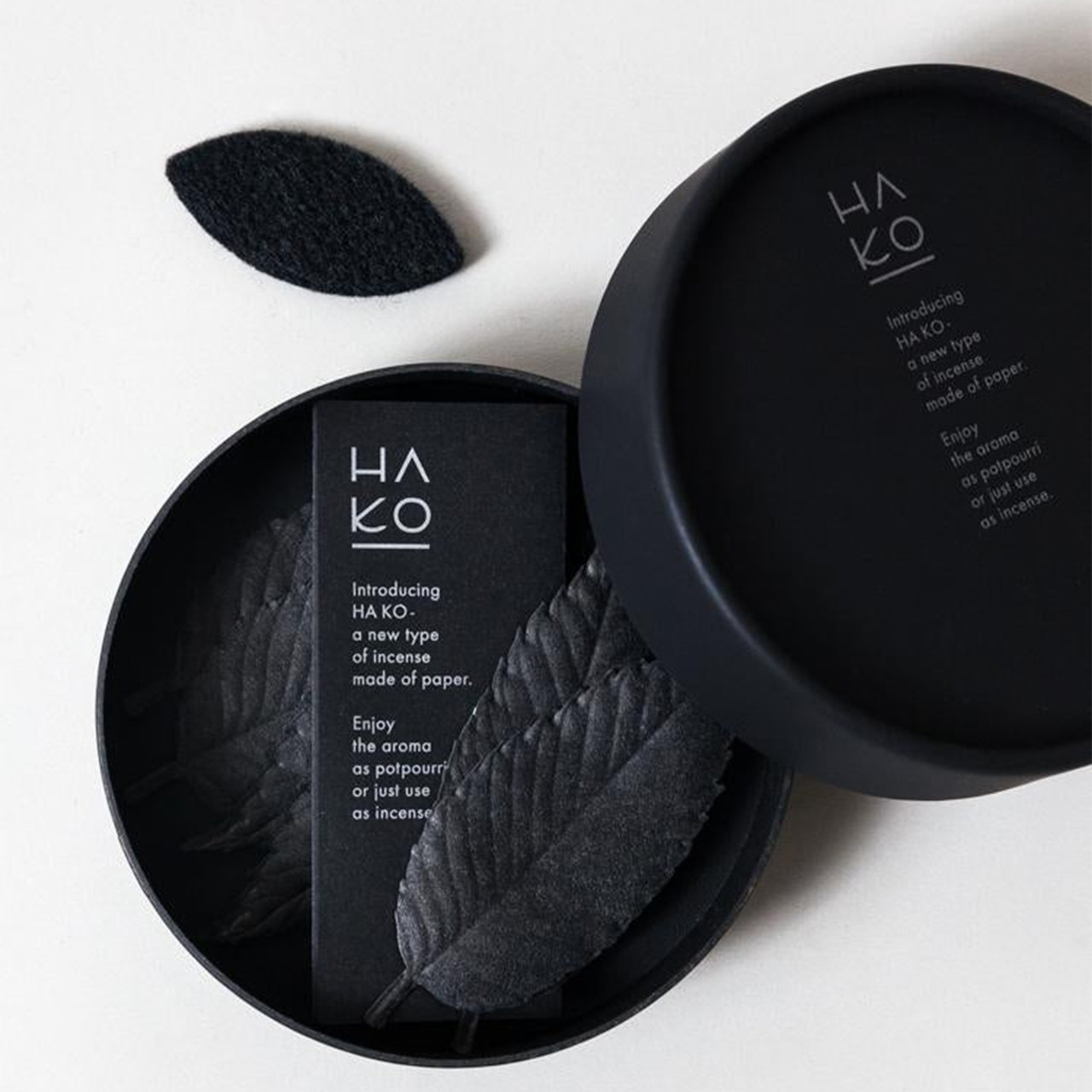 HA KO Relax Paper Incense in Black