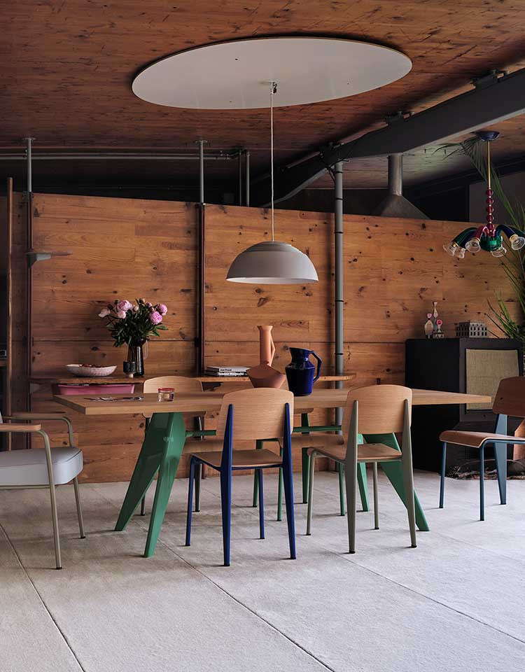 Shop the Elegant EM Table by Vitra | Timeless Design & Craftsmanship