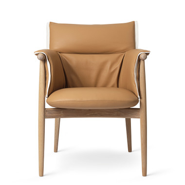 E005 Embrace Armchair by Carl Hansen – front view