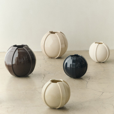 Vinci Vase 02 by LOUISE ROE – front view