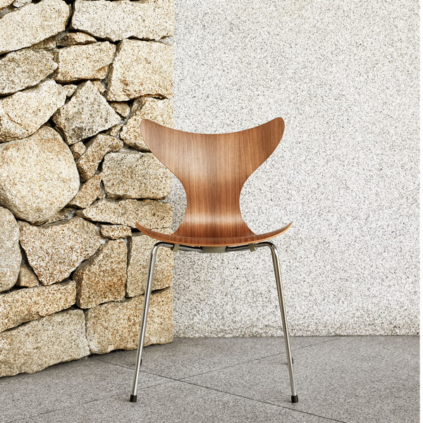 Lily™ Chair by Fritz Hansen | Elegant Design by Arne Jacobsen