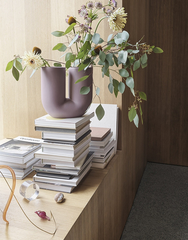 Kink Vase by Muuto - Modern Abstract Porcelain Flower Holder for