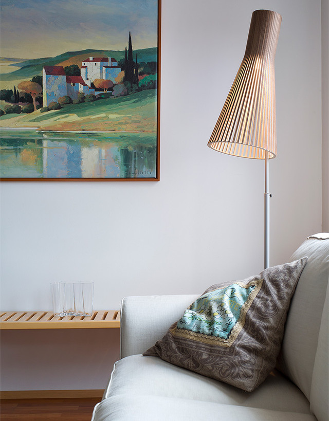 Secto 4210 Floor Lamp: Timeless Design & Cozy Illumination for Any
