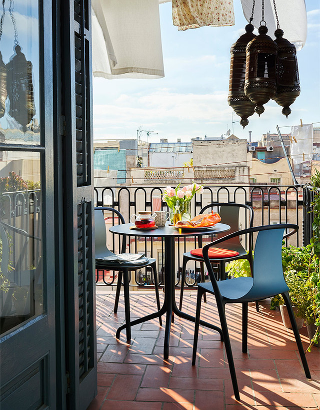 Belleville Plastic Armchair by Vitra | Modern Parisian Design for