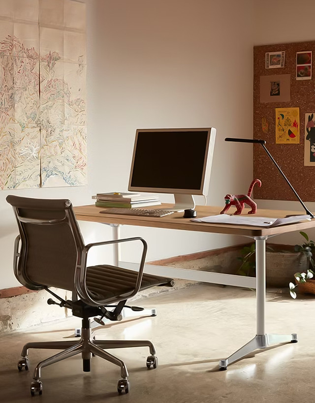 Eames® Aluminum Group Management Chair by Herman Miller - Classic