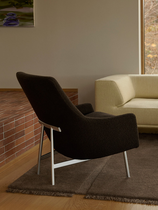 Risom A-Chair by Fredericia - lifestyle view 1