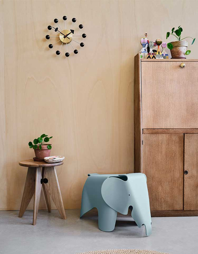 Buy the Iconic Nelson™ Ball Clock by Vitra – A Timeless Mid