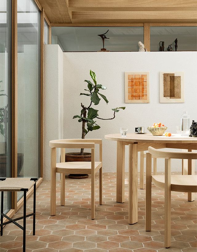 Vent Stool by Fritz Hansen - lifestyle view 1