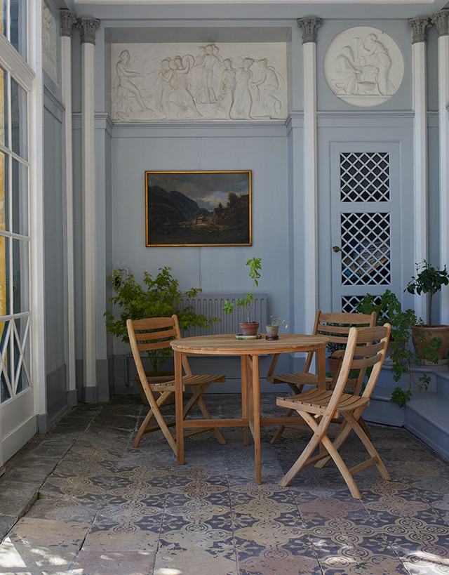 Selandia Round Drop-Leaf Dining Table by Fritz Hansen - lifestyle view 2