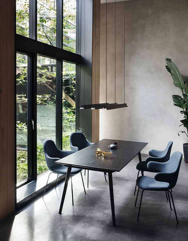 JH15 Catch Upholstered Dining Chair by &Tradition - lifestyle view 2