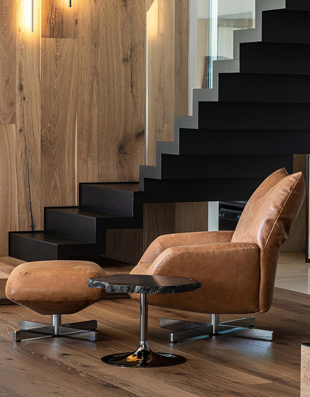 Elegant Chiara Armchair by Edra | Comfortable Swivel Seating