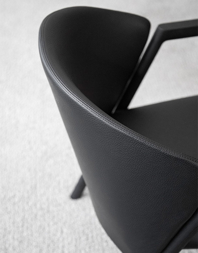 Pub Chair by Bensen - lifestyle view 1