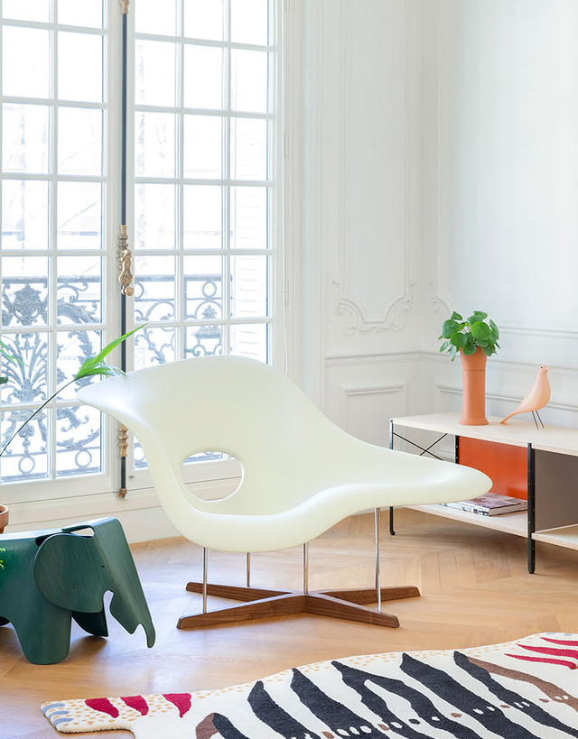 La Chaise by Vitra | Iconic Eames Lounge Chair - Timeless Luxury