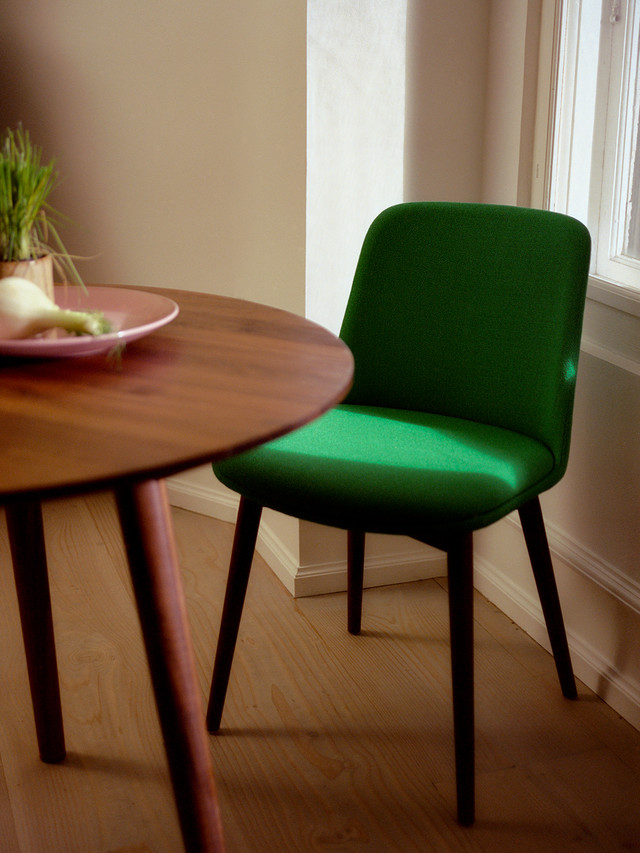HW74 Rely Upholstered Dining Chair with Wooden Base + Cushion by &Tradition - lifestyle view 1