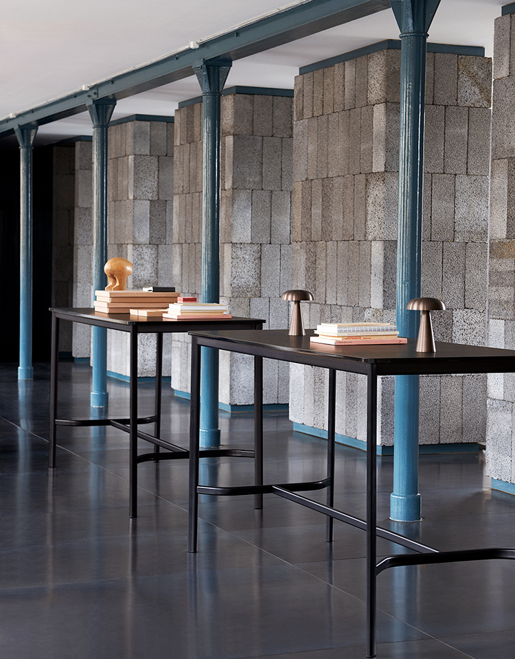 HW63 - HW114 Drip Bar Table | Elegant & Versatile Bar Seating by &Tradition