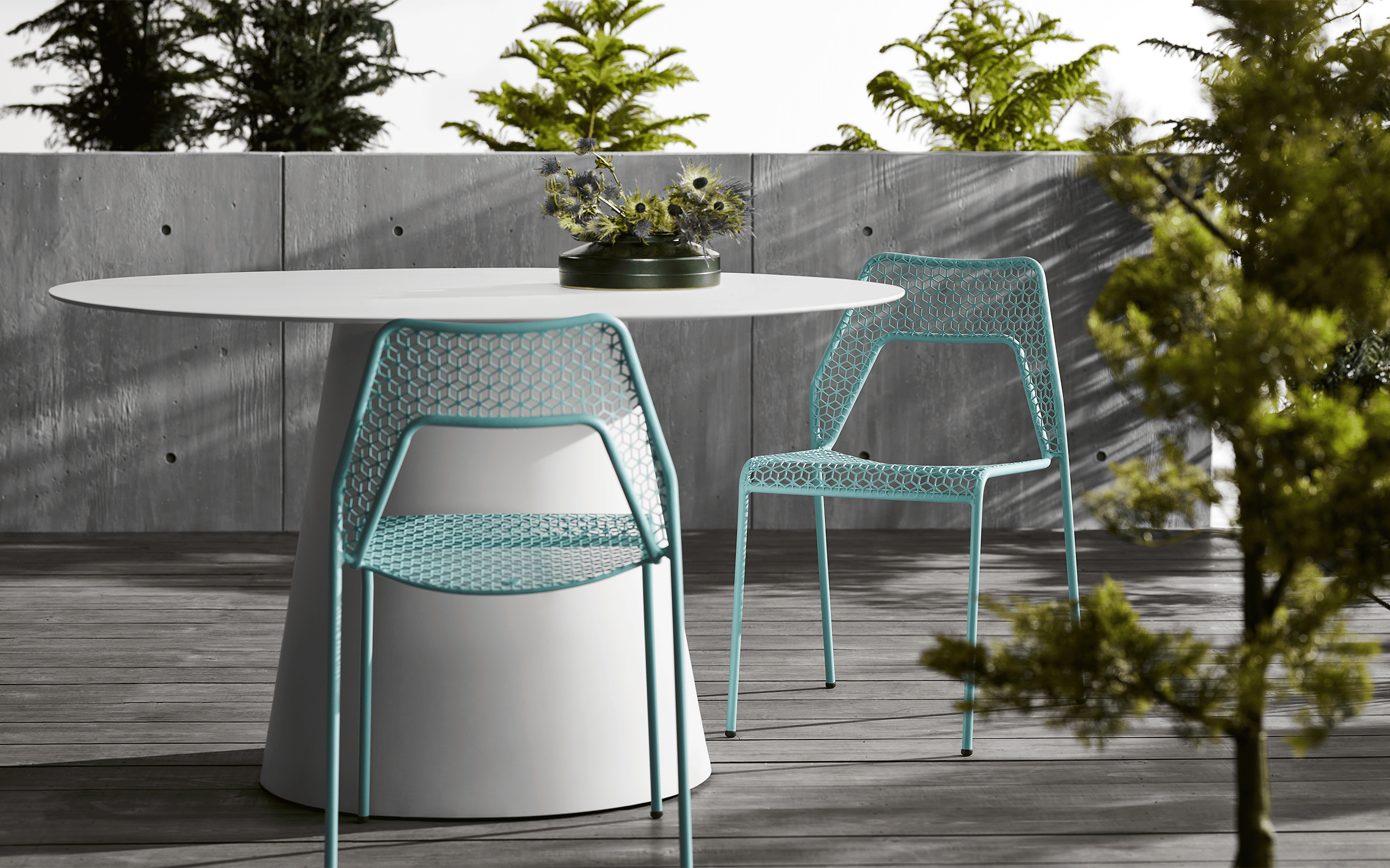 The Design History of the Hot Mesh Chair - Lekker Home