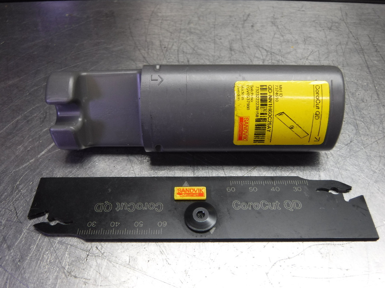 サンドビック CoroCut2カッティングヘッド 端面溝入れ加工用(410) ■▼567-3886 C2A-CC5-LFH18B-220CB 1個 ●KO521 サンドビック SANDVIK CoroCut2カッティングヘッド 端面溝入れ C2A-CC5