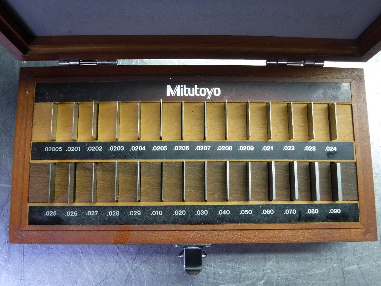 Mitutoyo 28 Piece Grade 2 Steel Square Gage Block Set 516418