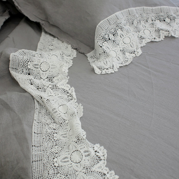 Yummy Linen Vintage collection. Romantic linen and lace.