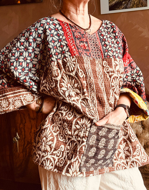Warm chocolate tones with a large front pocket. Sized to fit from Adult 10 to 16. See the measurements in the listing.